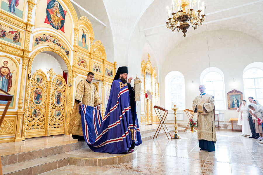 Архиерейское богослужение в Богородицерождественском храме деревни Старое г.о. Ступино
